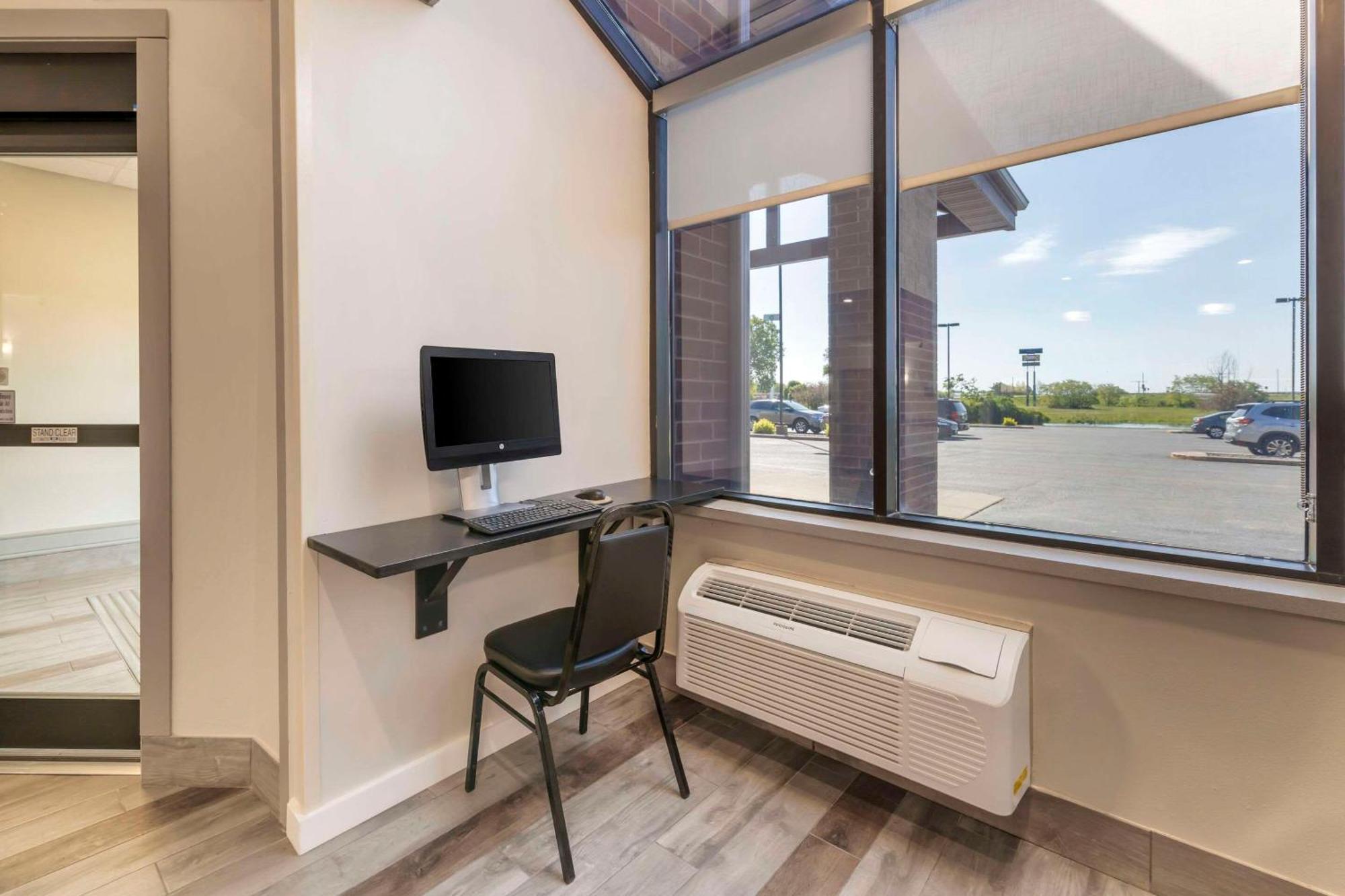 Comfort Inn & Suites New Lisbon Экстерьер фото