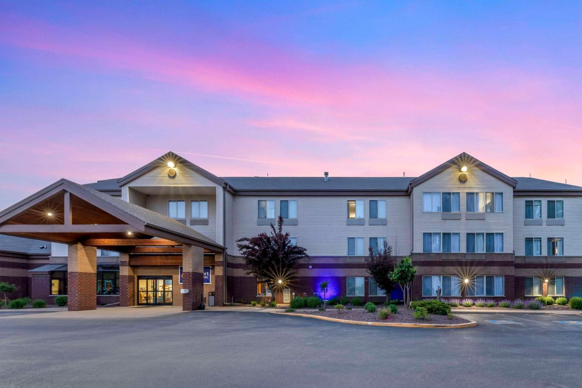 Comfort Inn & Suites New Lisbon Экстерьер фото
