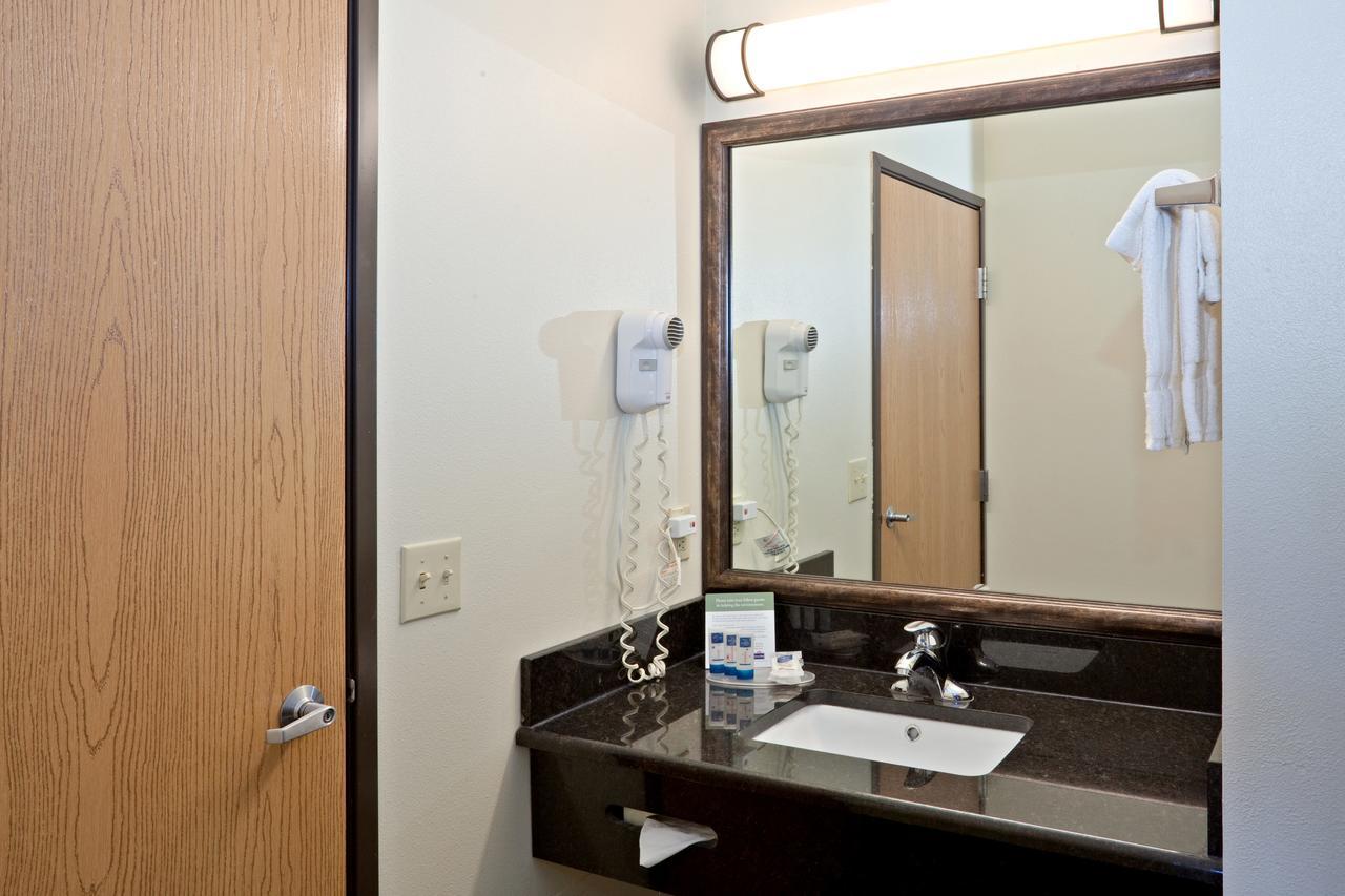 Comfort Inn & Suites New Lisbon Экстерьер фото
